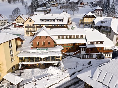 Familienhotel - Schwarzwald - Winter Aussenansicht - Familotel Engel