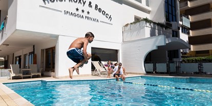 Familienhotel - Ravenna - Ein Sprung ins Schwimmbad - Hotel Roxy & Beach