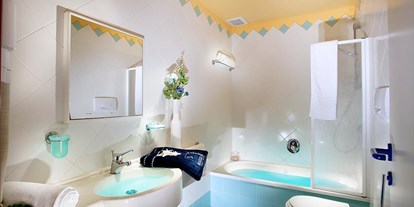 Familienhotel - Ravenna - Großes Badezimmer mit Wanne - Hotel Sport & Residenza