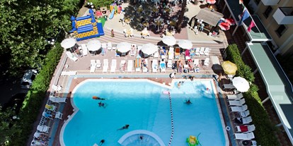 Familienhotel - Forli-Cesena - Unser Garten mit gewärmtes Pool, Restaurant und Bar - Club Family Hotel Executive