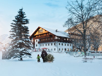 Familienhotel - Pools: Innenpool - Familien-Landhotel STERN im Winter - Der Stern - Das nachhaltige Familienhotel seit 1509