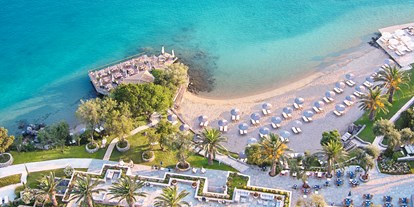Familienhotel - Griechenland - Das Grecotel Corfu Imperial bietet mehrer Buchten mit Liegen und Sandstrand - Grecotel Corfu Imperial 
