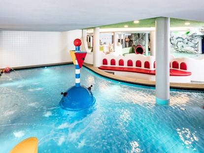 Familienhotel - Pools: Innenpool - Hotel Schneeberg
