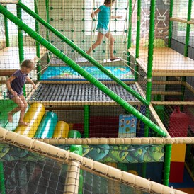 Kinderhotel: Indoor-Erlebsniswelt mit Softplayanlage - Familotel Schreinerhof