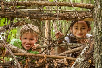 Kinderhotel: Die Natur erkunden im Abenteuerwald - Familotel Landhaus zur Ohe