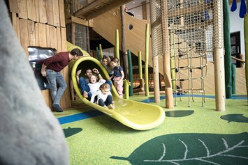 Kinderhotel: Spielspaß auf unserem Indoor-Spielplatz Quaki - Familotel Allgäuer Berghof