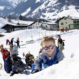Kinderhotel: Im Schnee spielen - Kinderhotel Felben