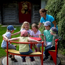 Kinderhotel: Kinderbetreuung ab 1 Jahr - Hotel Felsenhof